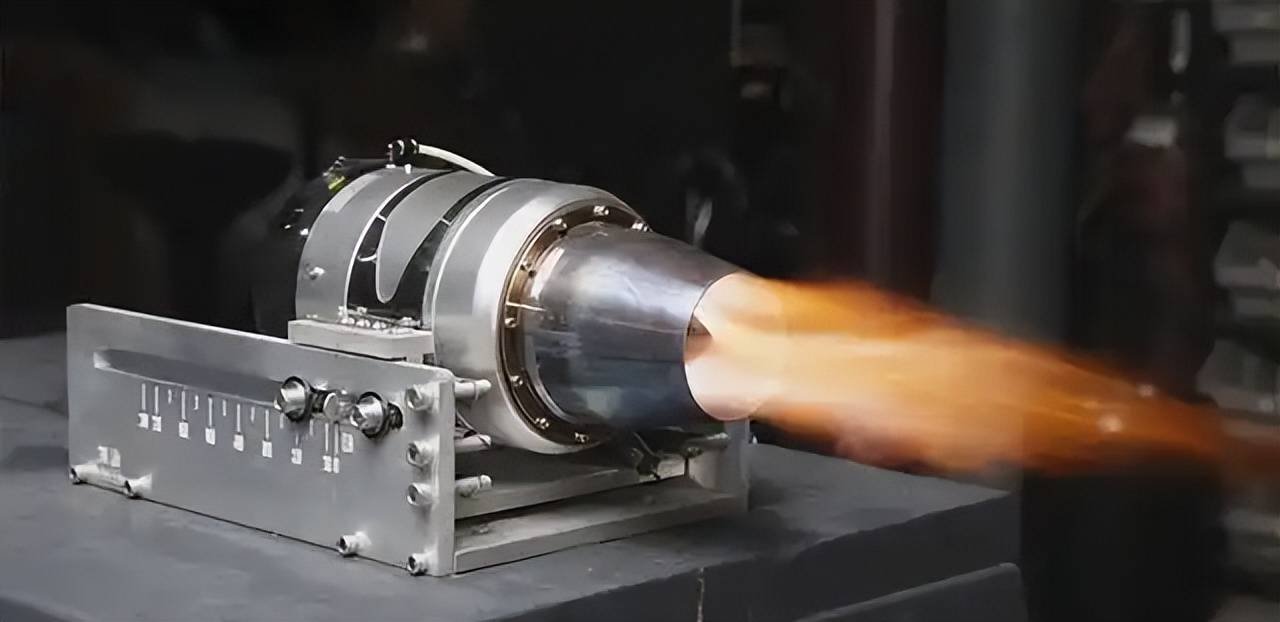 Alt text: DET-500 micro-turbojet engine ground test firing
