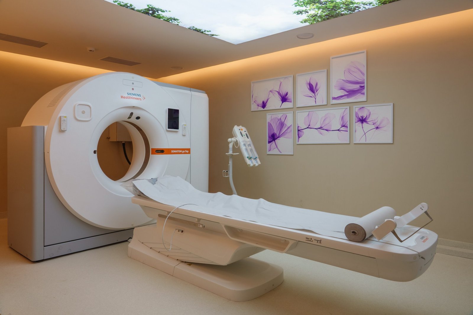 A Cent centre scanner room with a Siemens Healthineers imaging system