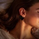 DUSQ sleep regulation device worn behind the ear, 1200x630 cover