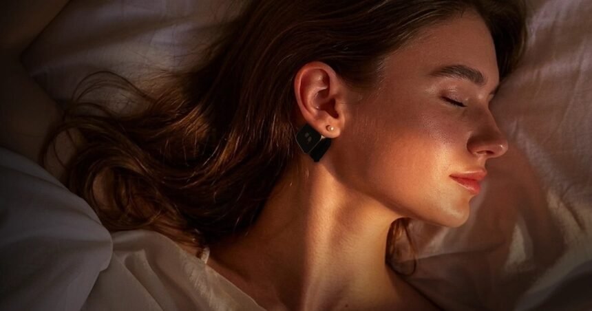 DUSQ sleep regulation device worn behind the ear, 1200x630 cover