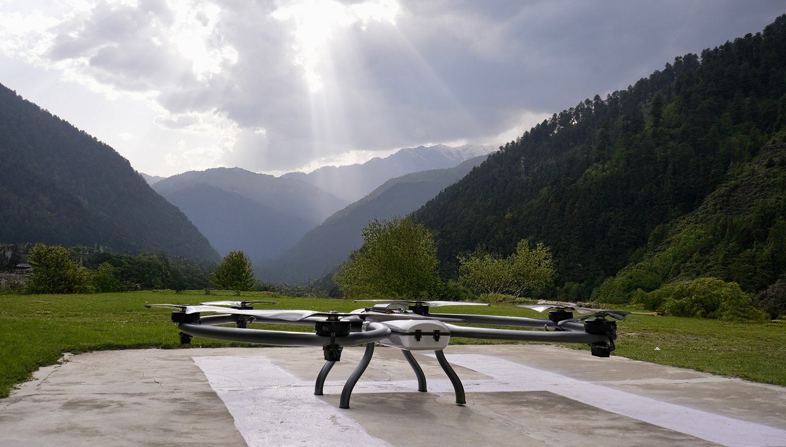 Raphe mPhibr heavy-lift logistics UAV on a mountain helipad